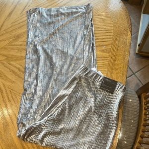 woman’s Banana Republic velour pants